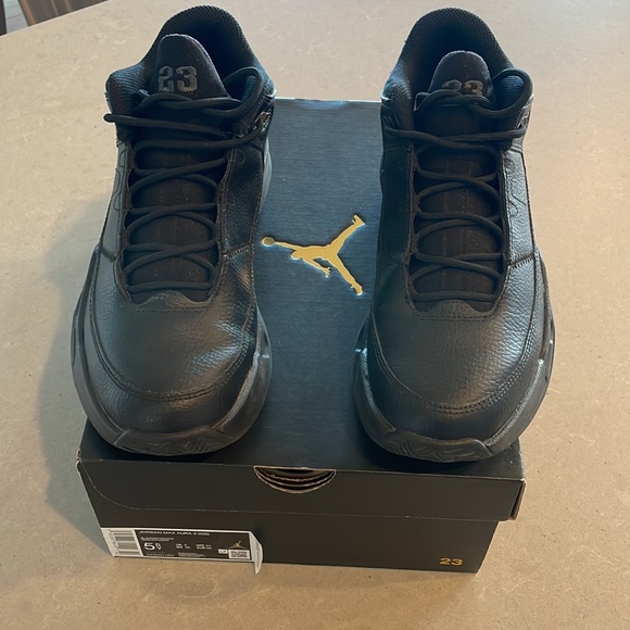 Jordan Max Aura 3 - 5.5Y - Picture 2 of 4